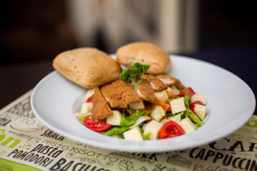 Salata sa ćuretinom
